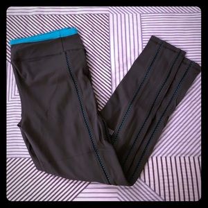 VS workout leggings; medium